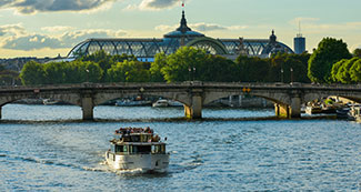 paris cruises on the river seine