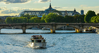 paris sightseeing seine cruise