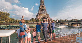 river boat cruise in paris