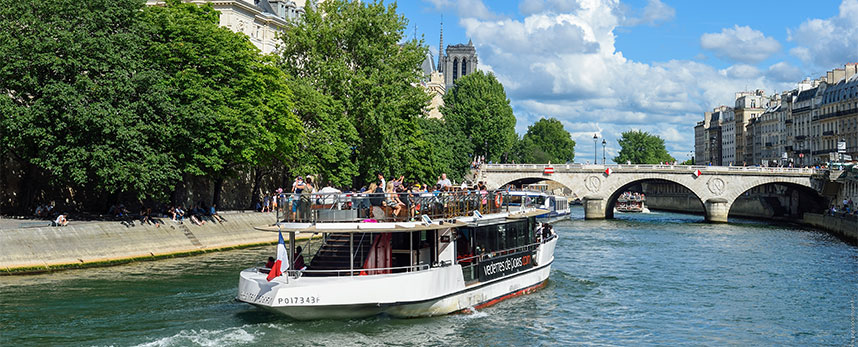 Histoires des bateaux mouches sur Paris