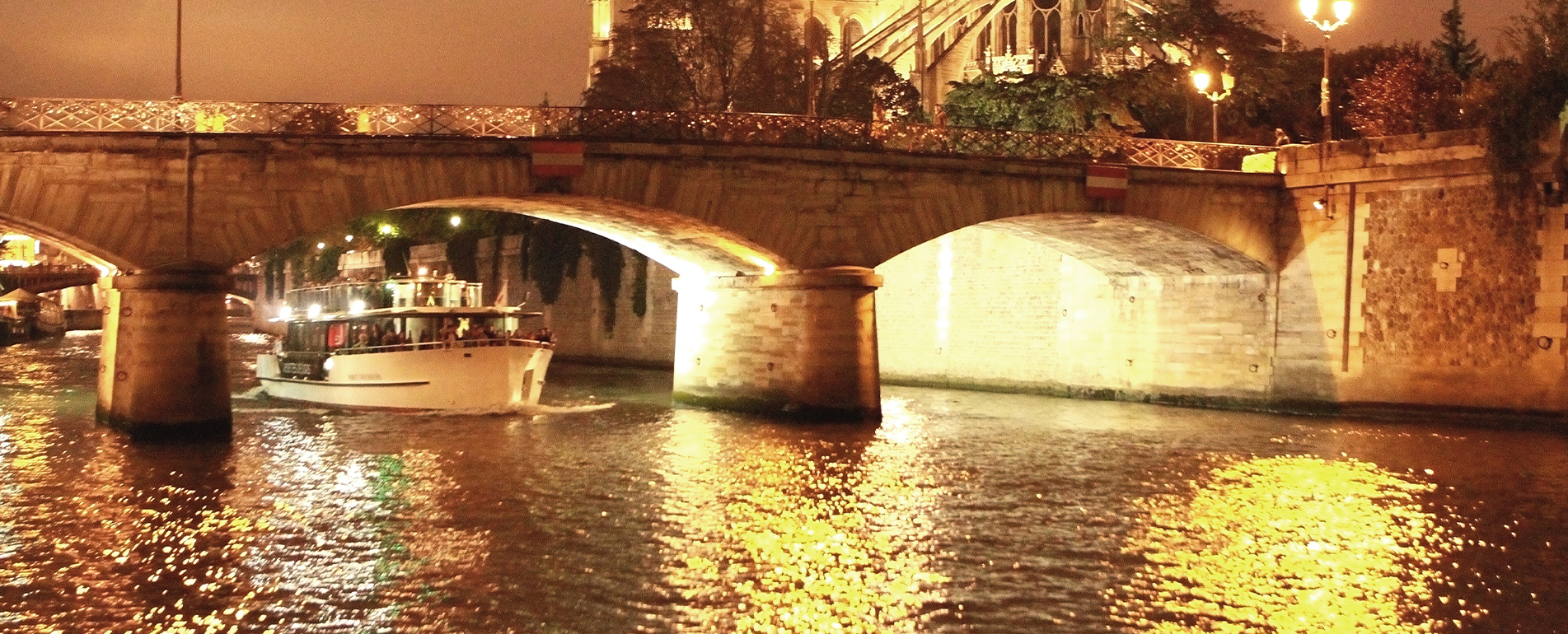 Visiter Paris de nuit chez Vedettes de Paris